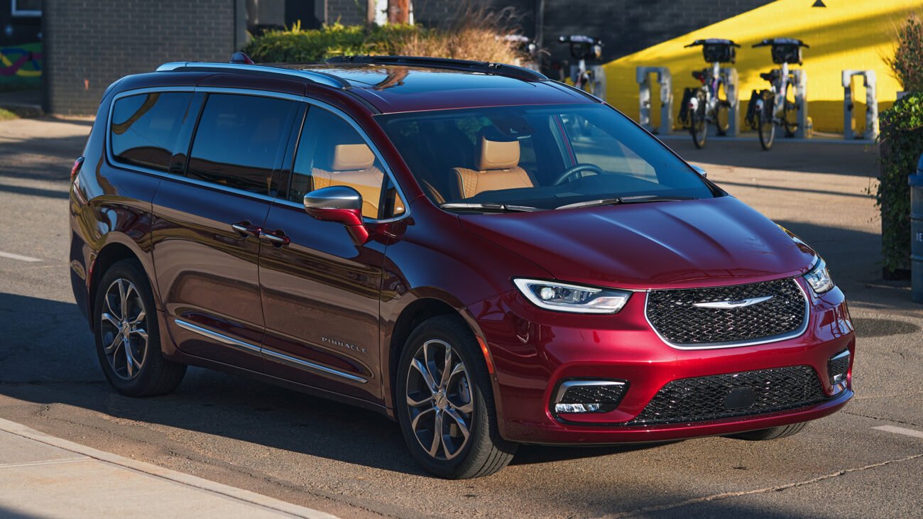 Stellantis Recalls 250K Chrysler Minivans for Airbag Defect