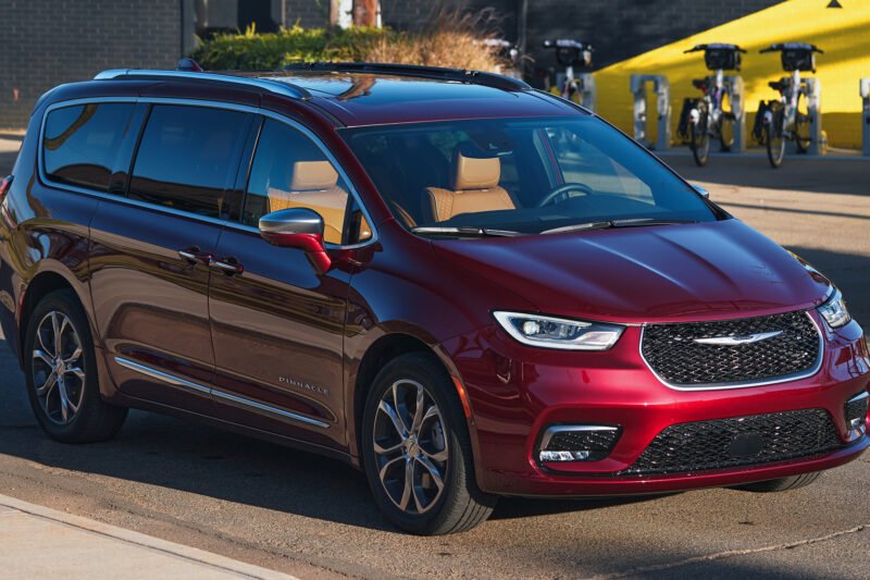 Stellantis Recalls 250K Chrysler Minivans for Airbag Defect